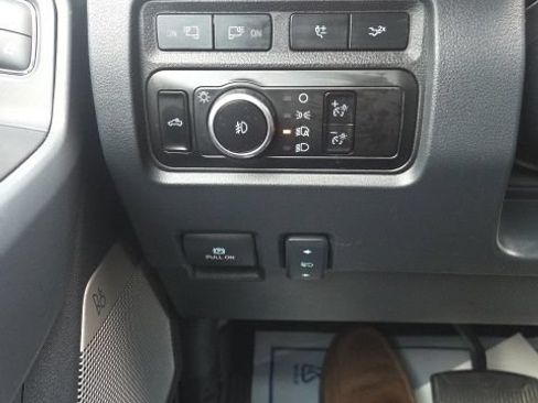 Used 2023 Ford F250 Lariat w/ Lariat Ultimate Package AWD/4WD image 16