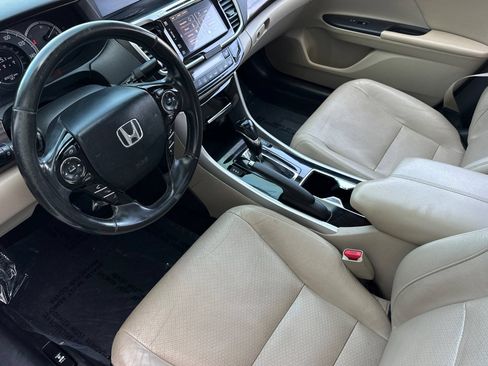 Used 2016 Honda Accord Touring image 10