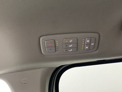 Certified 2022 Kia Carnival LX image 27