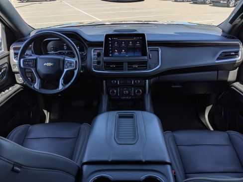 Used 2023 Chevrolet Suburban Premier image 17