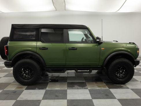 Used 2023 Ford Bronco Badlands image 13