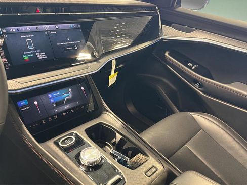 Used 2025 Jeep Wagoneer S Limited image 24