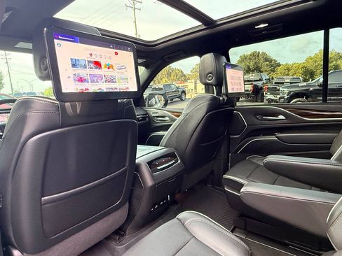 Used 2023 Cadillac Escalade Premium Luxury AWD/4WD image 35