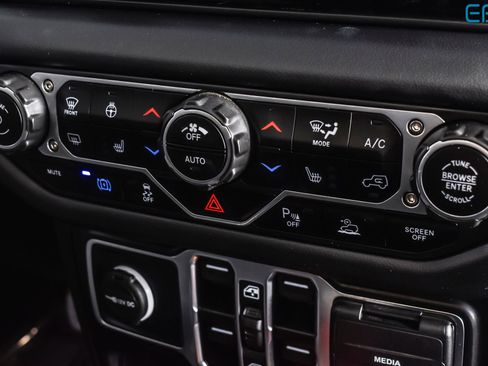 Used 2025 Jeep Wrangler Unlimited Sahara w/ Safety Group image 28