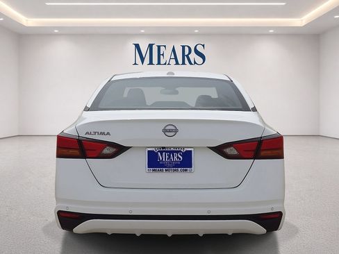 Used 2025 Nissan Altima 2.5 SV FWD image 4