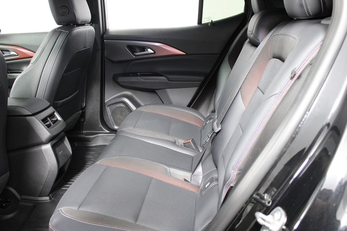 Used 2024 Chevrolet Equinox EV RS w/ LPO, Trailering Package FWD image 26