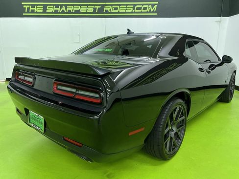 Used 2018 Dodge Challenger R/T RWD image 9