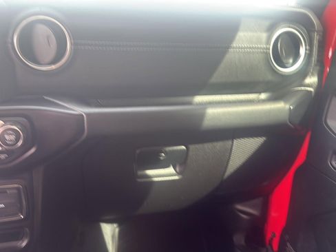 Used 2022 Jeep Gladiator Overland w/ Popular Equipment Package AWD/4WD image 23