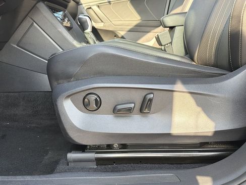 Used 2023 Volkswagen Tiguan SE image 21