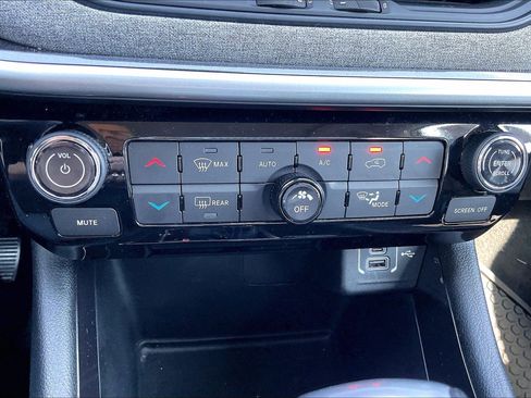 Used 2022 Jeep Compass Latitude w/ Sun and Sound Group FWD image 30
