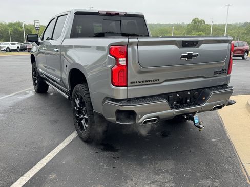 Used 2025 Chevrolet Silverado 1500 High Country AWD/4WD image 3