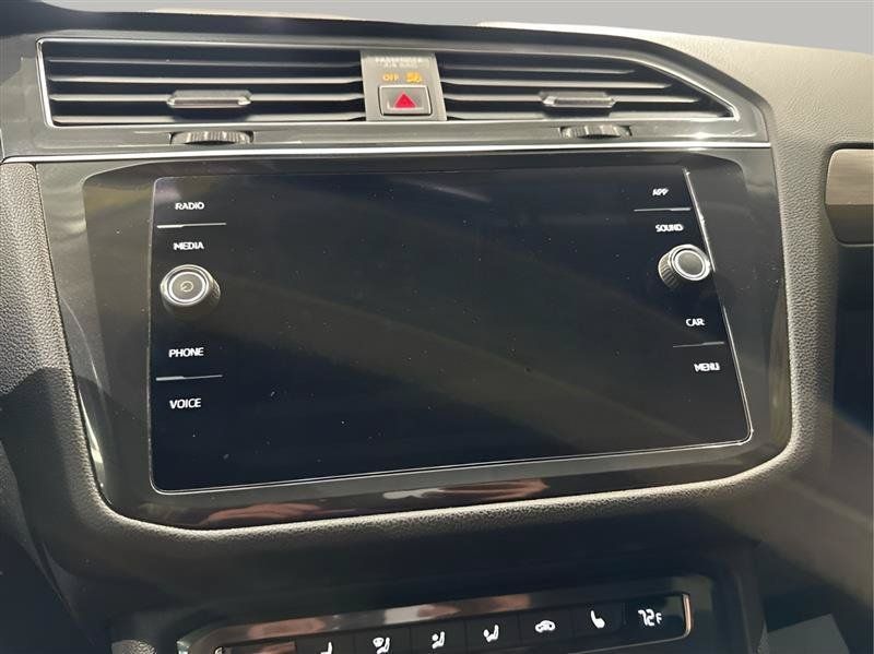 Used 2018 Volkswagen Tiguan SEL FWD image 16