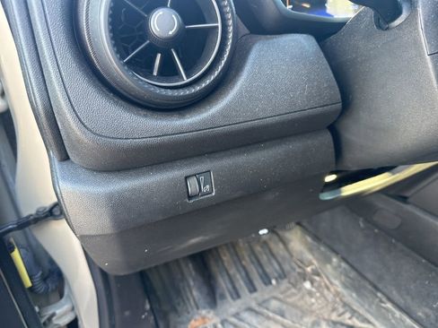 Used 2023 Chevrolet Colorado Trail Boss w/ Technology Package image 20