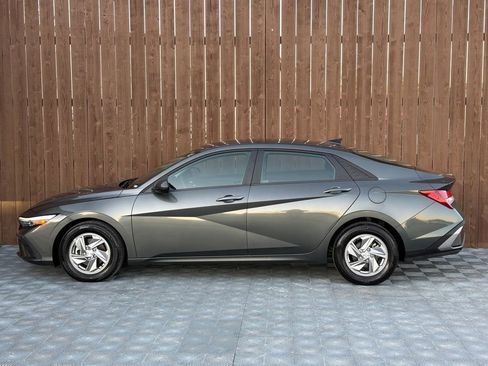Used 2024 Hyundai Elantra SE image 13