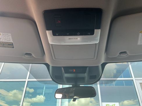Used 2025 Nissan Rogue SV FWD image 17