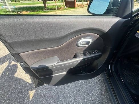 Used 2016 Kia Soul FWD image 10