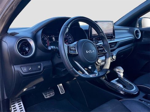 Used 2023 Kia Forte GT-Line w/ GT-Line Premium Package image 9