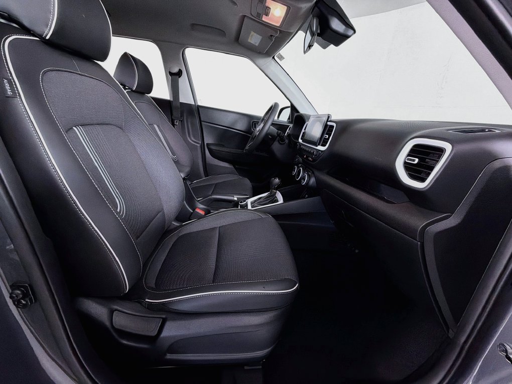 Used 2026 Hyundai Venue SEL FWD image 30