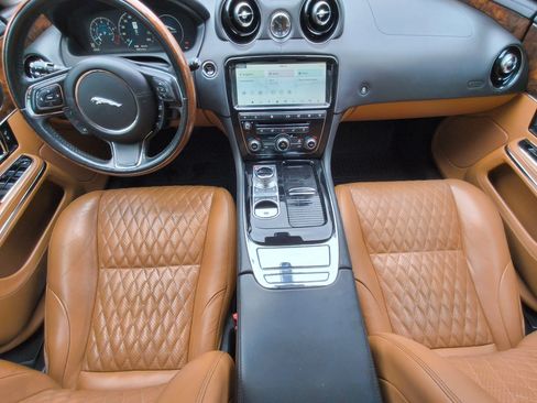 Used 2019 Jaguar XJ L Portfolio RWD image 10