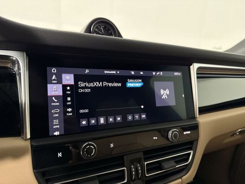 Certified 2023 Porsche Macan S AWD/4WD image 27