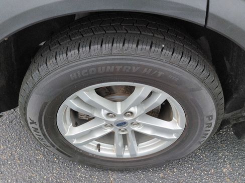Used 2022 Ford Explorer XLT w/ Equipment Group 202A AWD/4WD image 9