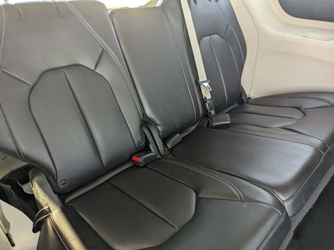 Used 2021 Chrysler Voyager Lxi image 15