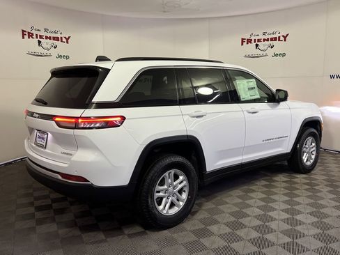 New 2025 Jeep Grand Cherokee Laredo image 4