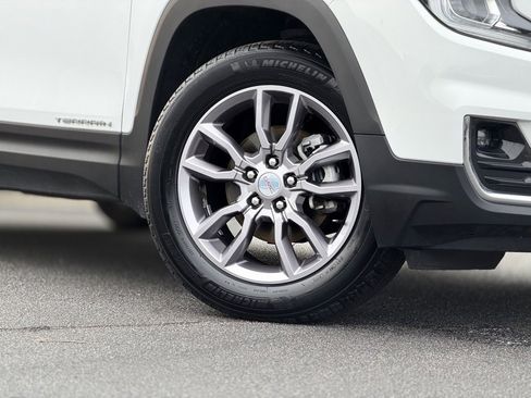 Used 2023 GMC Terrain SLT image 12