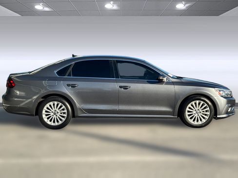 Used 2017 Volkswagen Passat 1.8T SE w/ SE Lighting Package image 7