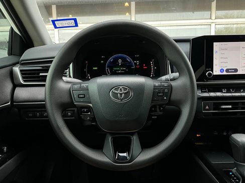 Used 2026 Toyota Camry LE w/ Convenience Package image 32