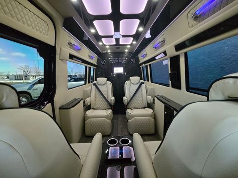 Used 2024 Mercedes-Benz Sprinter 3500 image 5