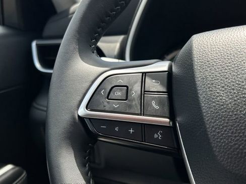Used 2025 Toyota Highlander XLE AWD/4WD image 41