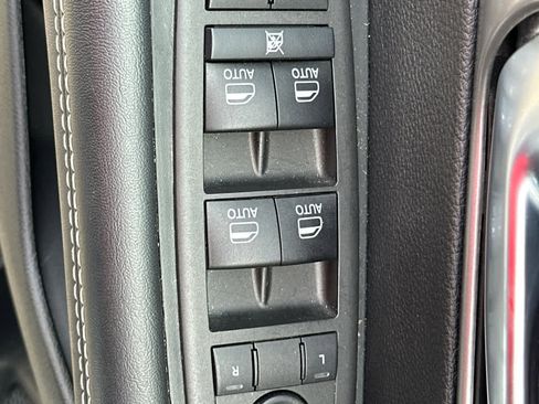 Used 2025 Chrysler Pacifica Select image 23