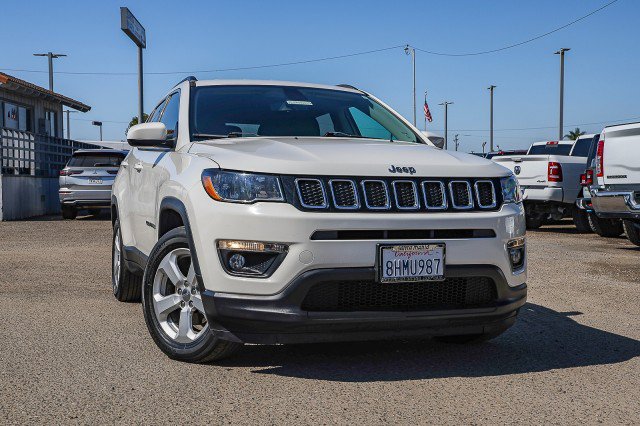 Used 2019 Jeep Compass Latitude FWD image 1