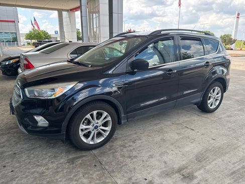 Used 2018 Ford Escape SE FWD image 1