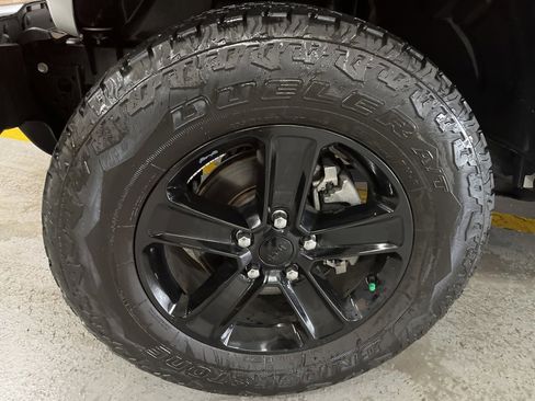 Used 2021 Jeep Wrangler Unlimited Sahara w/ Dual Top Group image 4