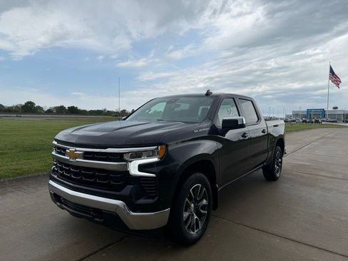 Used 2023 Chevrolet Silverado 1500 LT AWD/4WD image 8