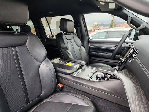 Used 2024 Jeep Wagoneer L Series II w/ Flexible Seating Group image 21