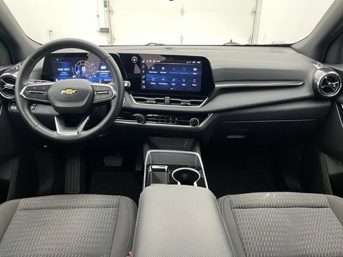Used 2025 Chevrolet Equinox LT AWD/4WD image 4