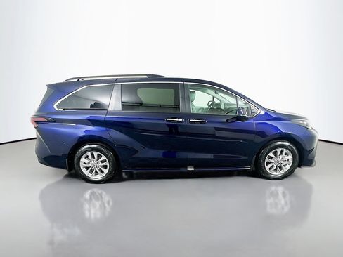 Certified 2026 Toyota Sienna XLE FWD image 4