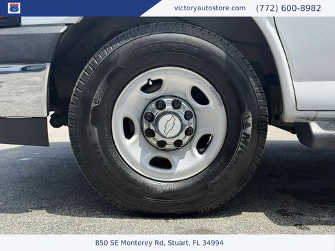 Used 2018 Chevrolet Express 3500 LT w/ LT Preferred Equipment Group RWD image 9