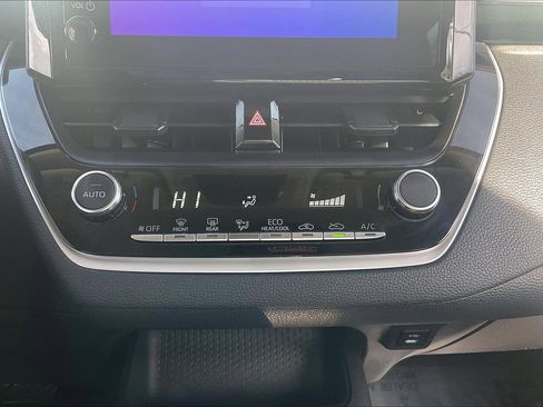 Used 2025 Toyota Corolla LE image 37