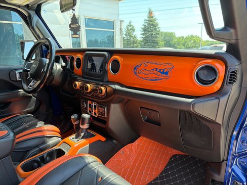 Used 2020 Jeep Wrangler Unlimited Sahara AWD/4WD image 26