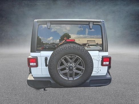 Used 2024 Jeep Wrangler Sport AWD/4WD image 9