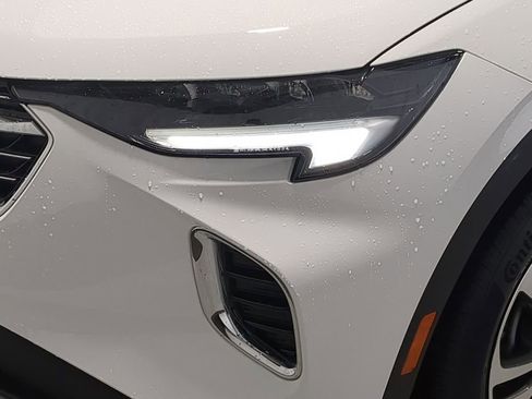 Used 2023 Buick Envision Essence image 11