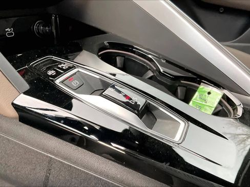 Used 2025 Audi Q5 Premium w/ Convenience Package image 15