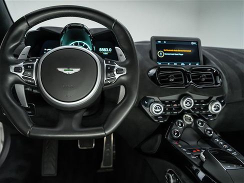 Used 2021 Aston Martin V8 Vantage Coupe RWD image 19
