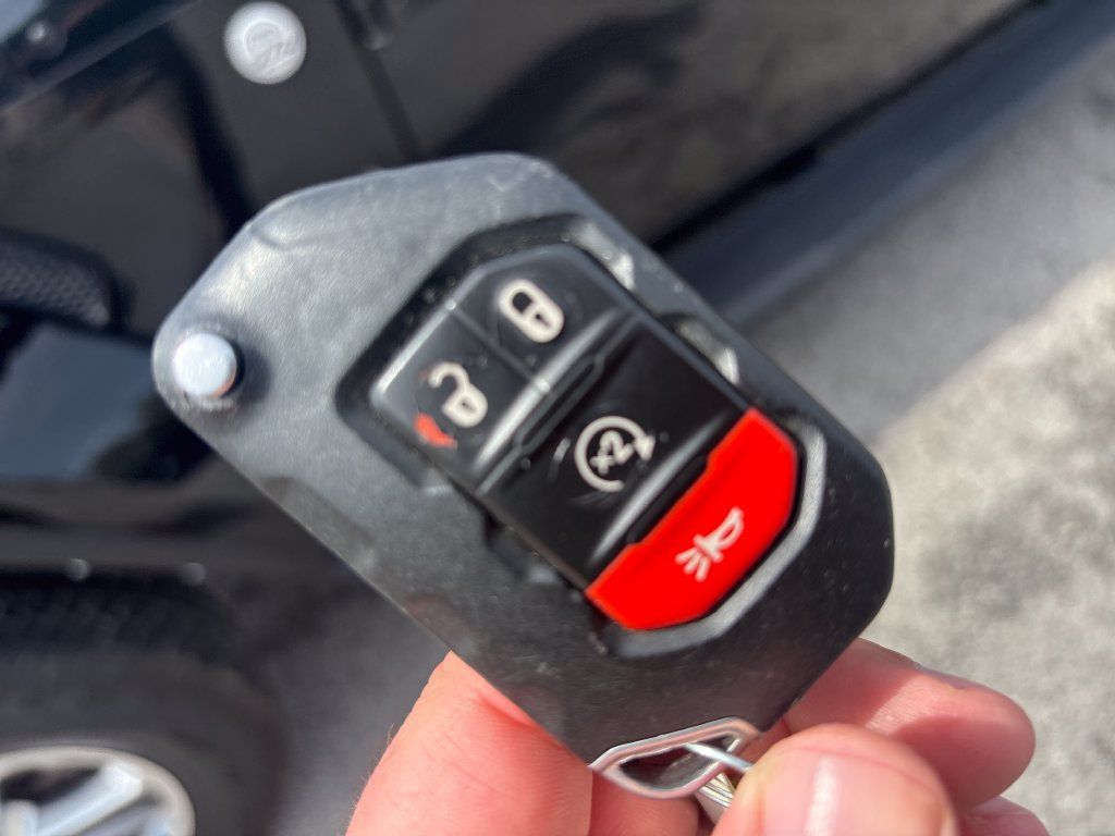 Used 2021 Jeep Wrangler Unlimited Sahara w/ Cold Weather Group AWD/4WD image 34