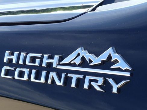 Used 2022 Chevrolet Silverado 1500 High Country w/ Technology Package AWD/4WD image 38