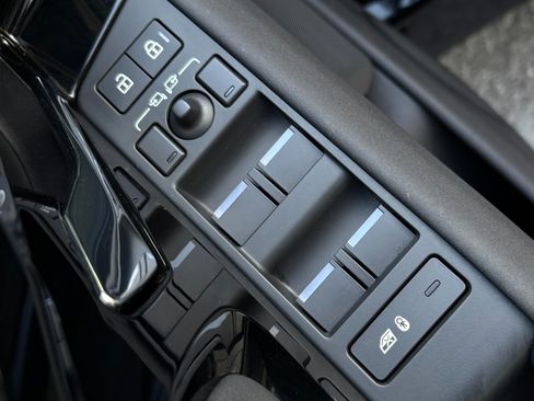 Used 2025 Land Rover Range Rover Evoque S AWD/4WD image 59